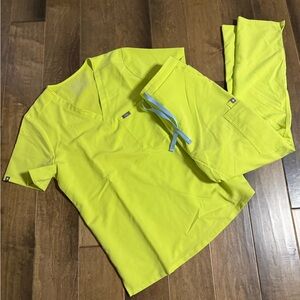 Figs Neon Yellow Scrub Set